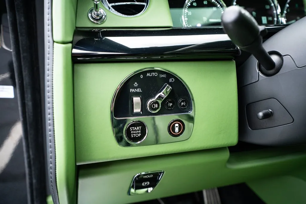 2023 Rolls-Royce Phantom Base - Photo 33