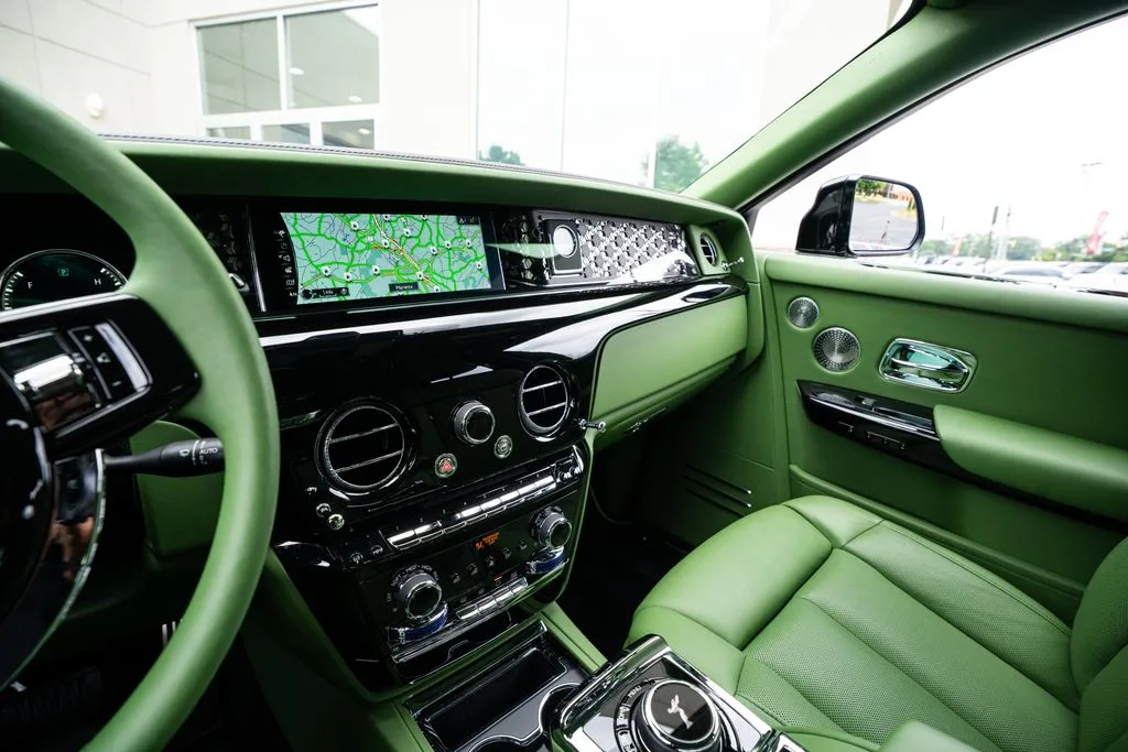 2023 Rolls-Royce Phantom Base - Photo 40
