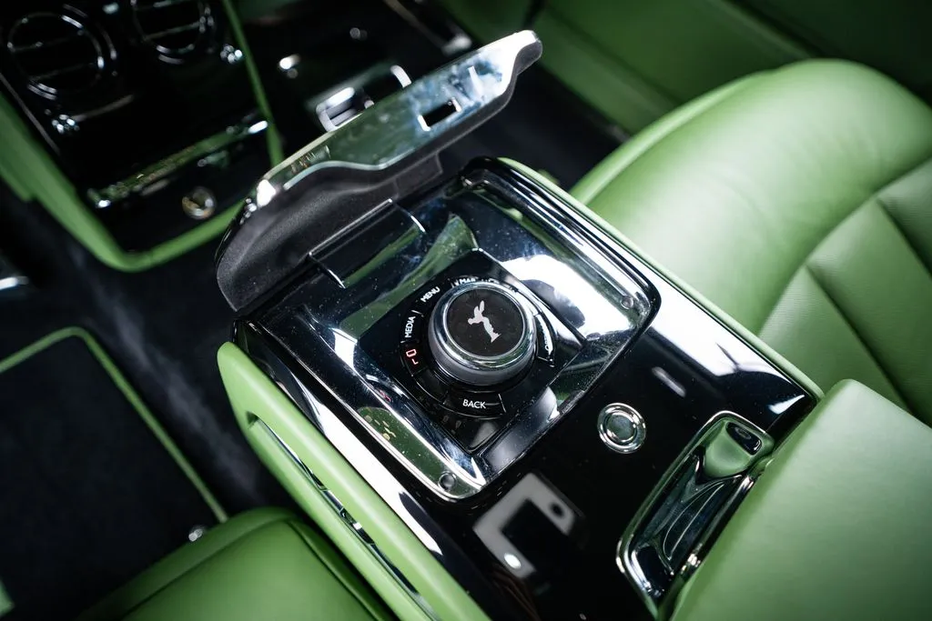 2023 Rolls-Royce Phantom Base - Photo 59