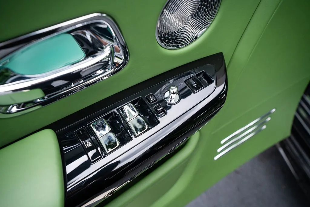 2023 Rolls-Royce Phantom Base - Photo 30