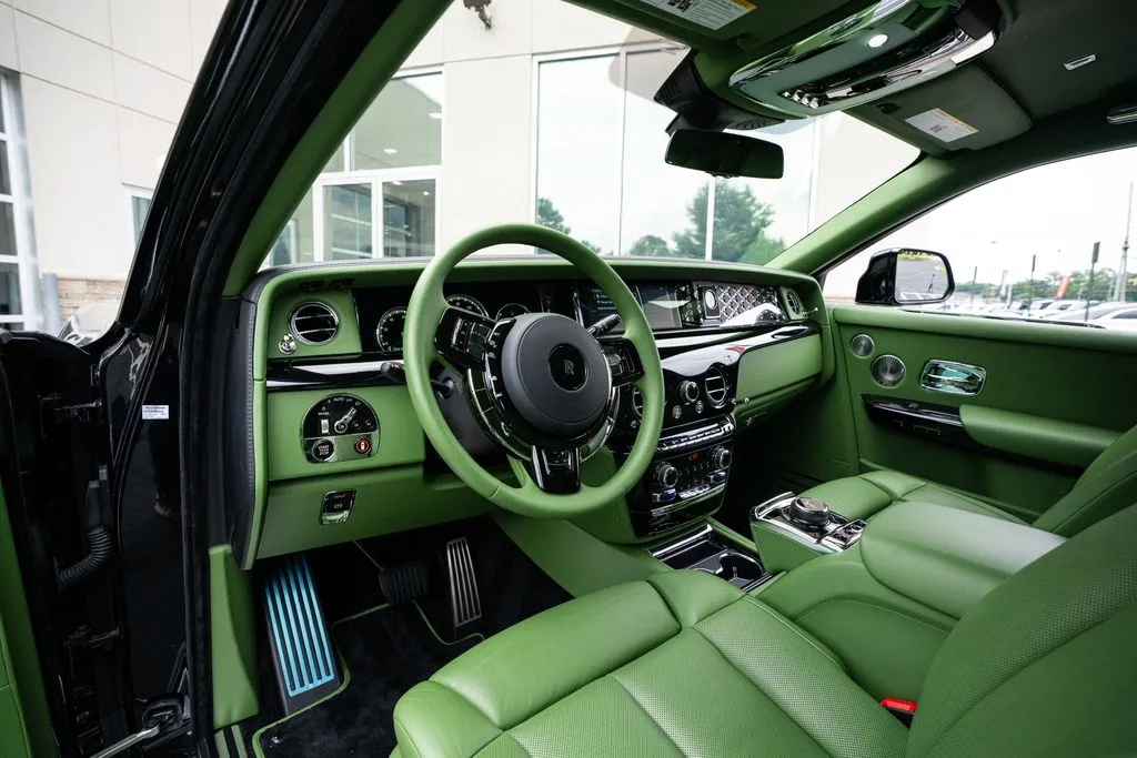 2023 Rolls-Royce Phantom Base - Photo 31