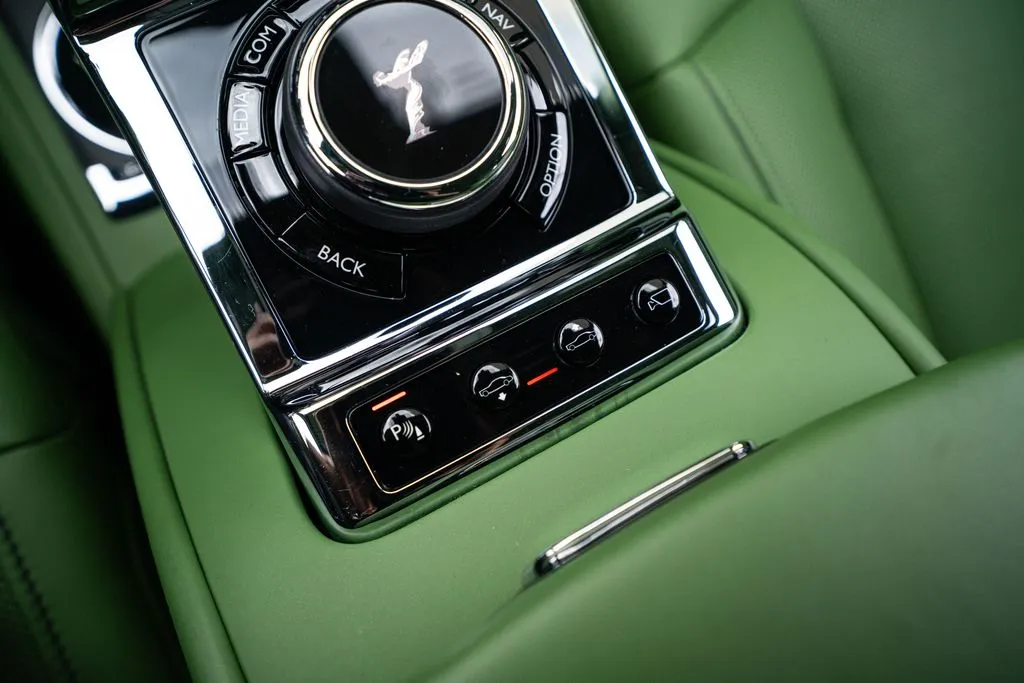 2023 Rolls-Royce Phantom Base - Photo 47