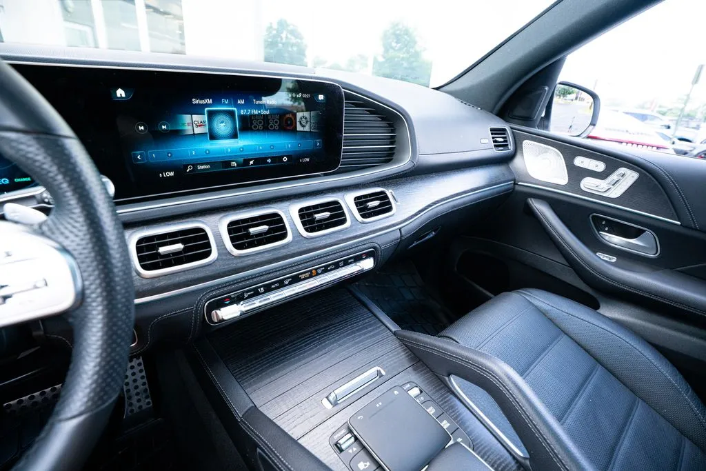 Mercedes-Benz GLS photo 35