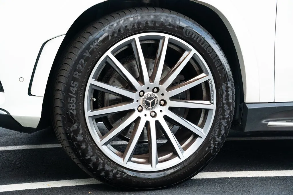 Mercedes-Benz GLS photo 23