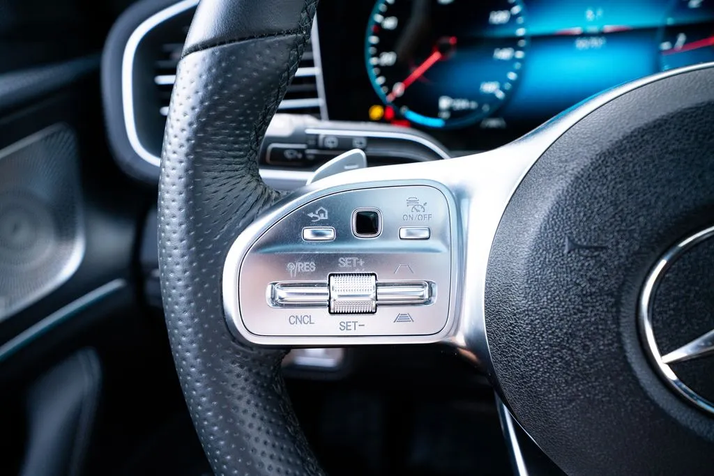 Mercedes-Benz GLS photo 32