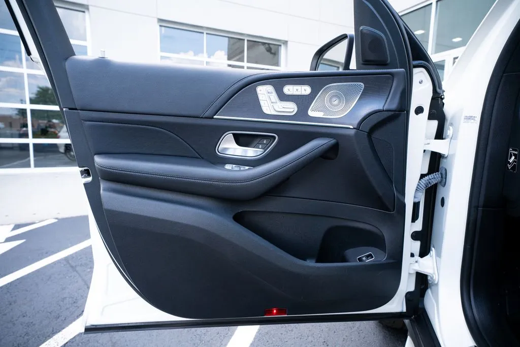 Mercedes-Benz GLS photo 25