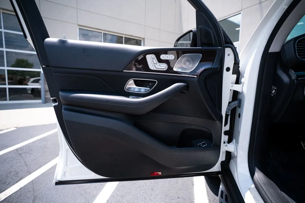 Mercedes-Benz GLS photo 23