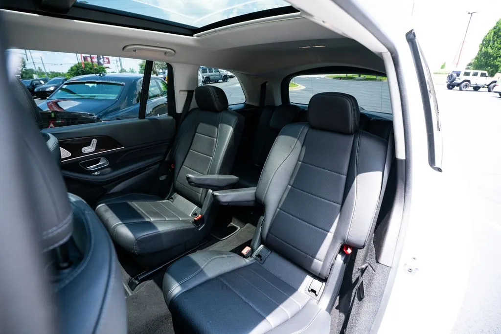 Mercedes-Benz GLS photo 45