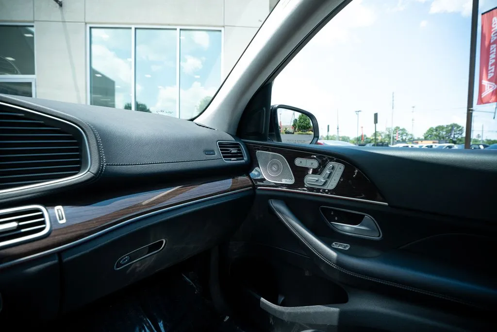 Mercedes-Benz GLS photo 41
