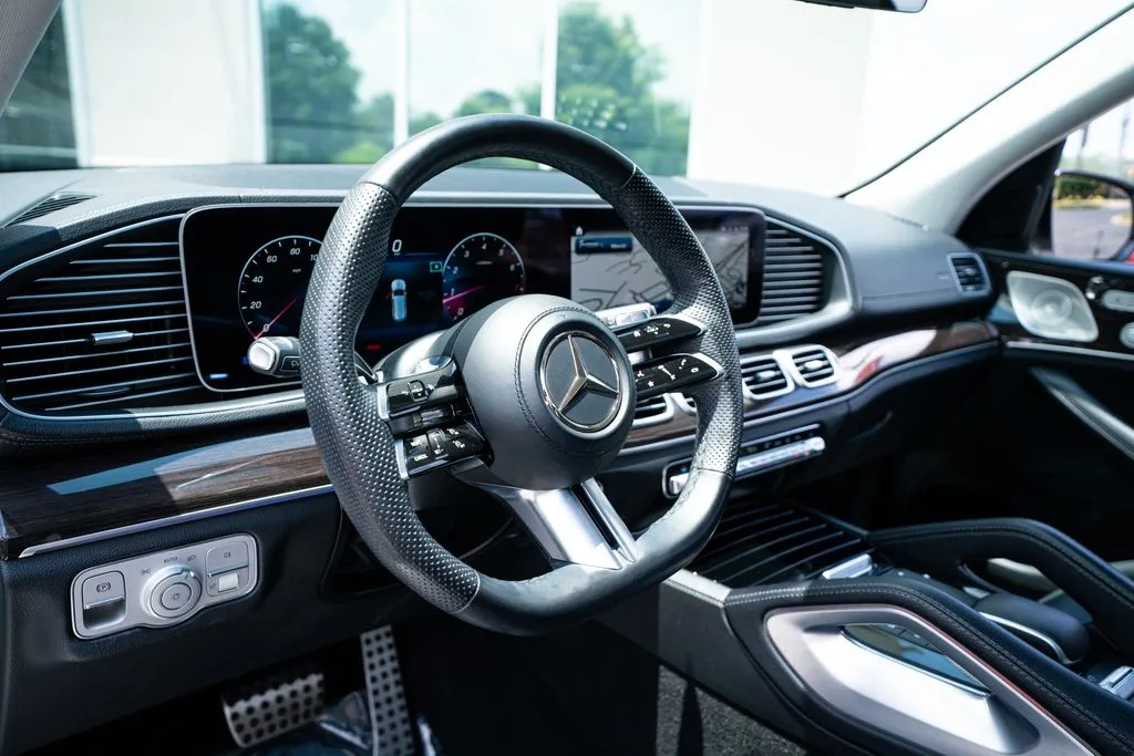 Mercedes-Benz GLS photo 26