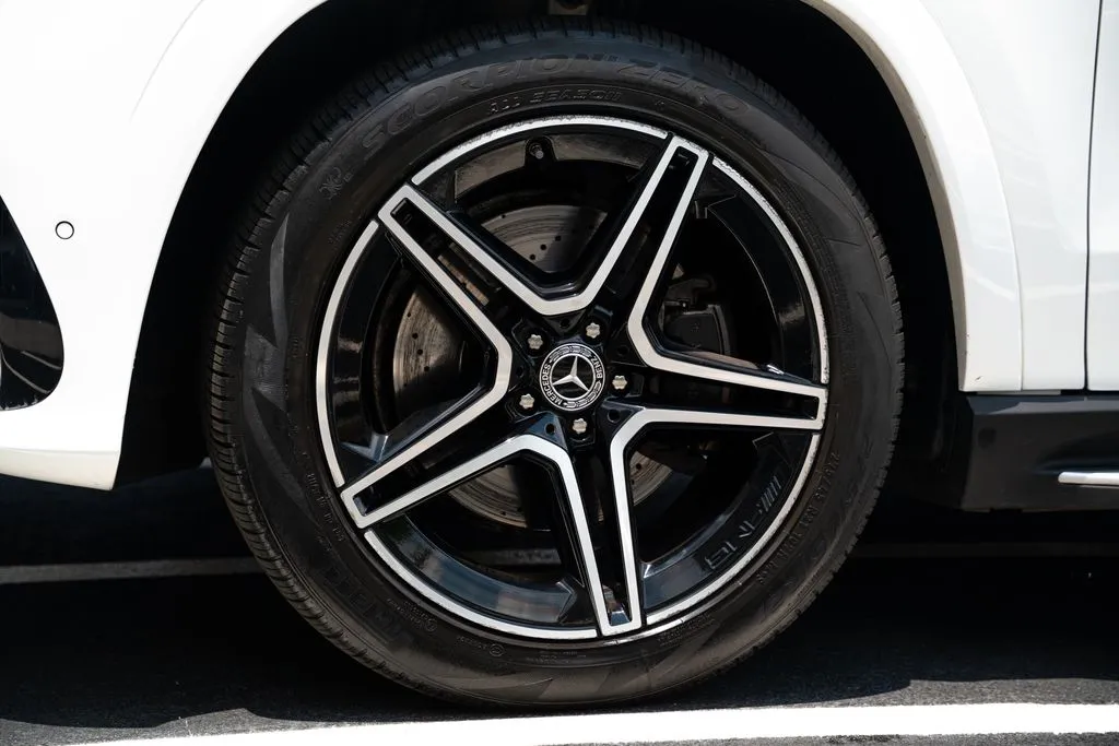 Mercedes-Benz GLS photo 21