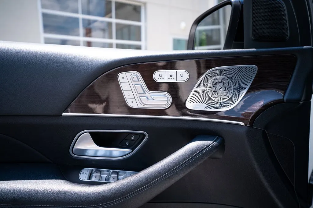 Mercedes-Benz GLS photo 24