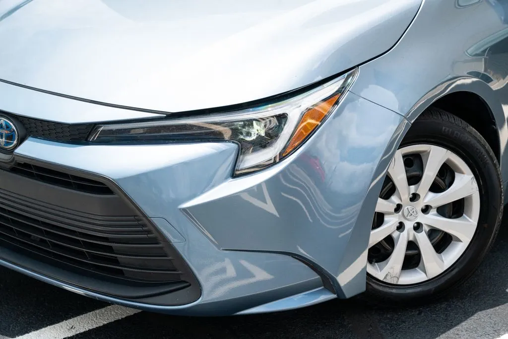 Toyota Corolla Hybrid photo 3