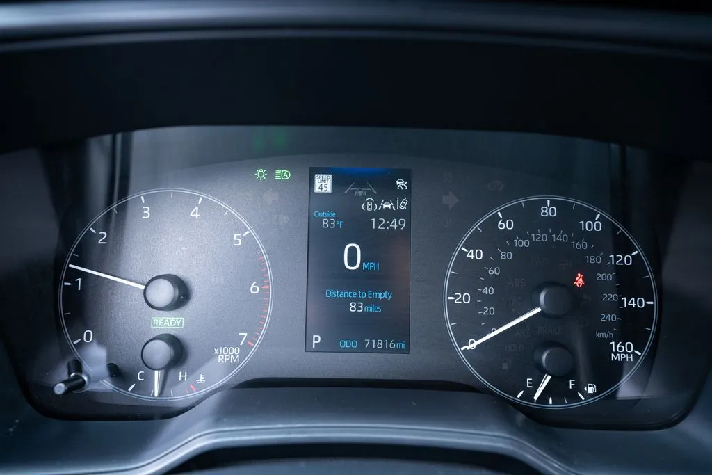 Toyota Corolla Hybrid photo 31