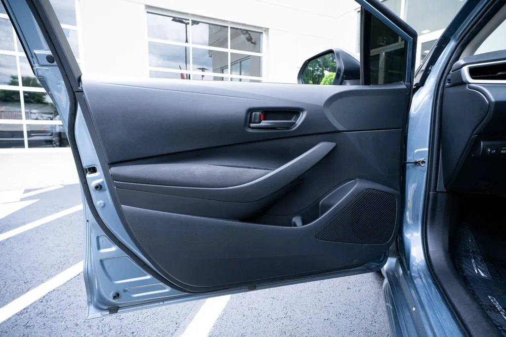 Toyota Corolla Hybrid photo 24