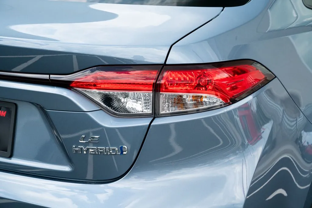 Toyota Corolla Hybrid photo 12