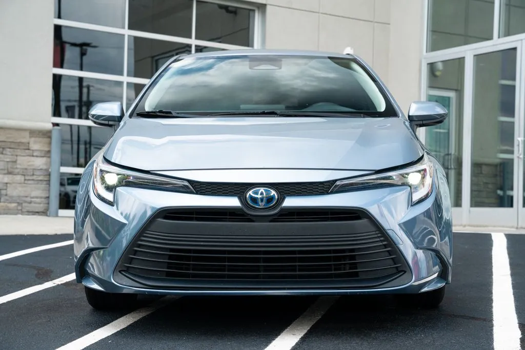 Toyota Corolla Hybrid photo 4