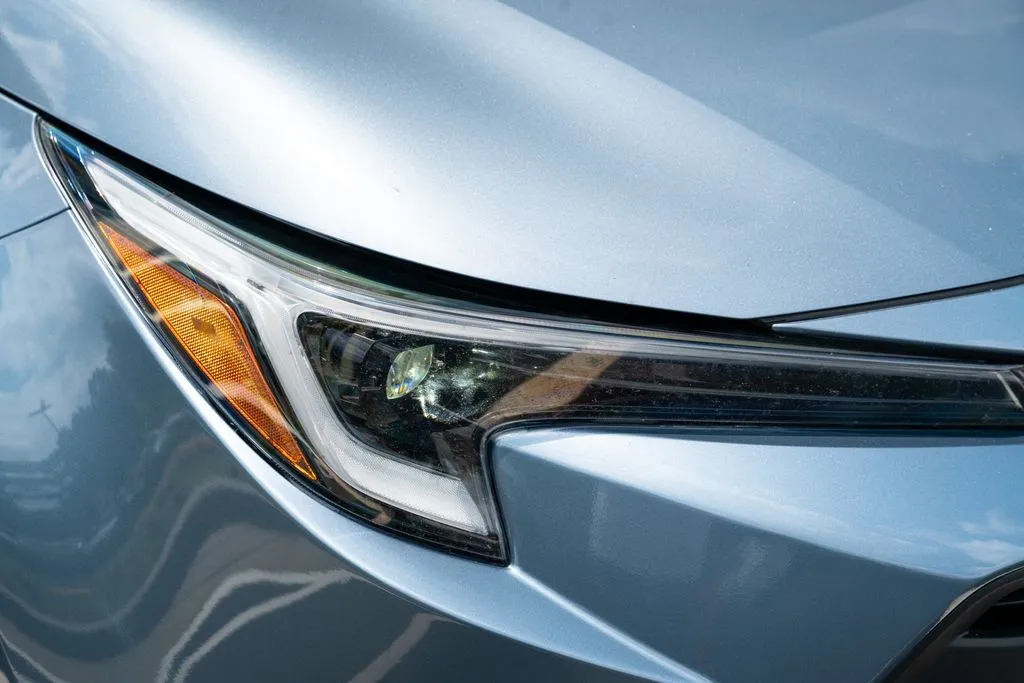 Toyota Corolla Hybrid photo 9
