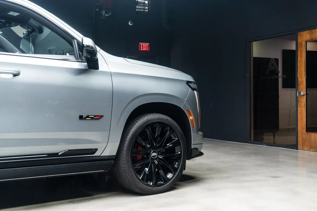 Cadillac Escalade photo 14