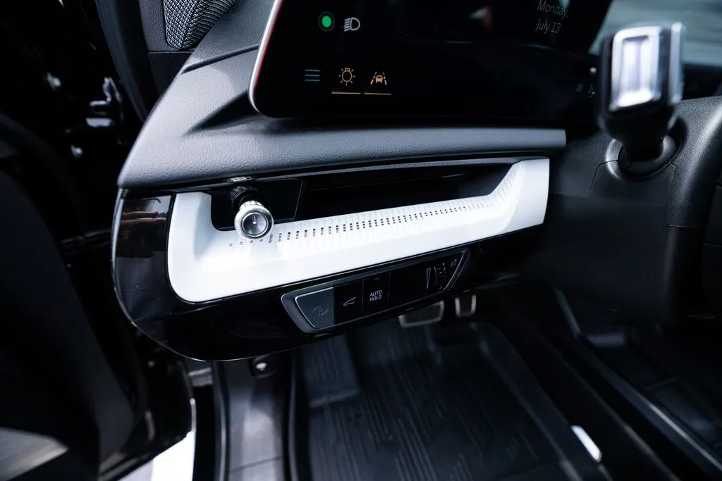 Cadillac OPTIQ photo 32