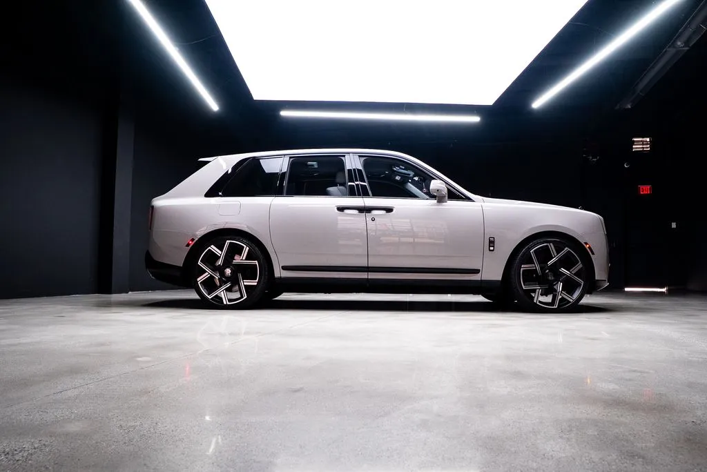 Rolls-Royce Cullinan photo 13