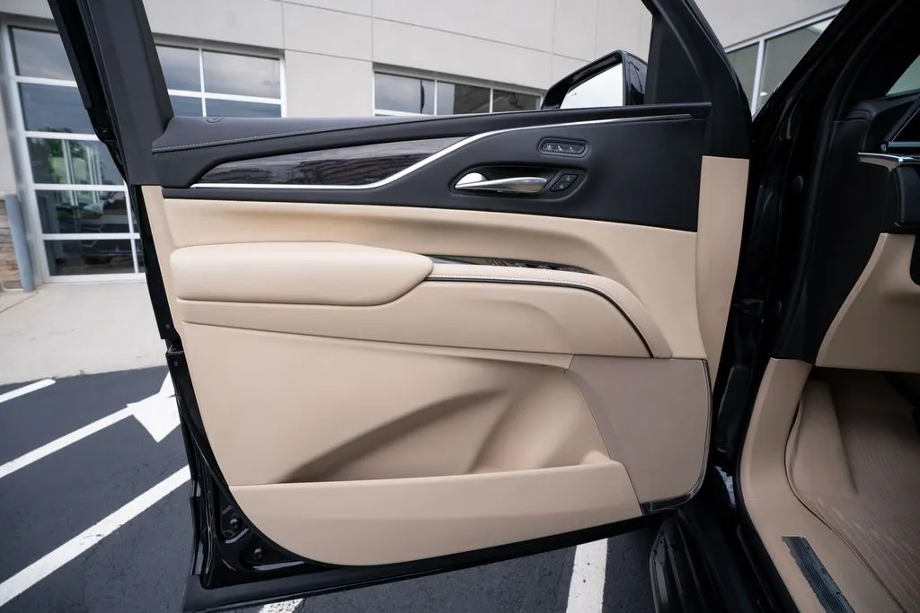 Cadillac Escalade ESV photo 25