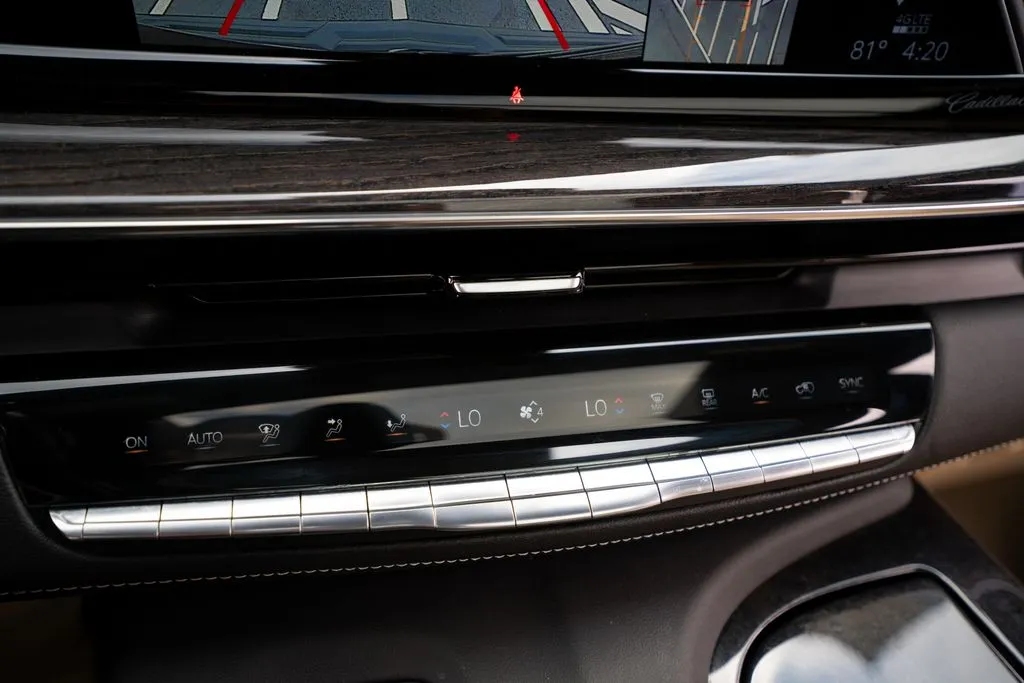 Cadillac Escalade ESV photo 40