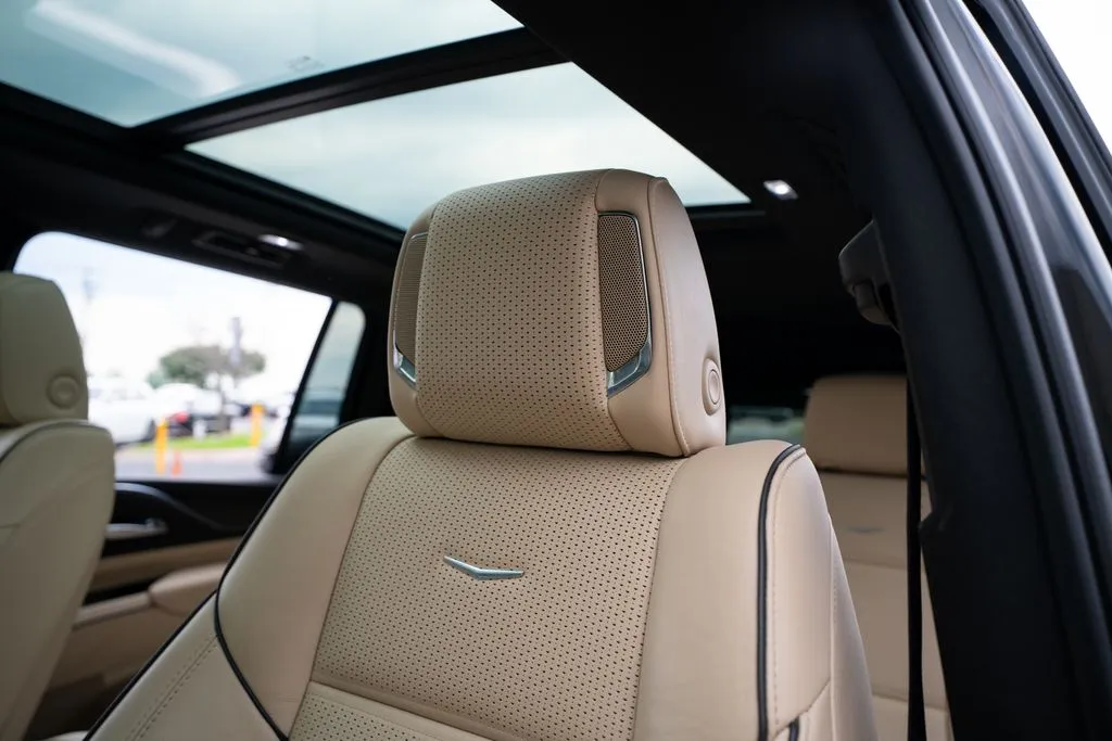 Cadillac Escalade ESV photo 32