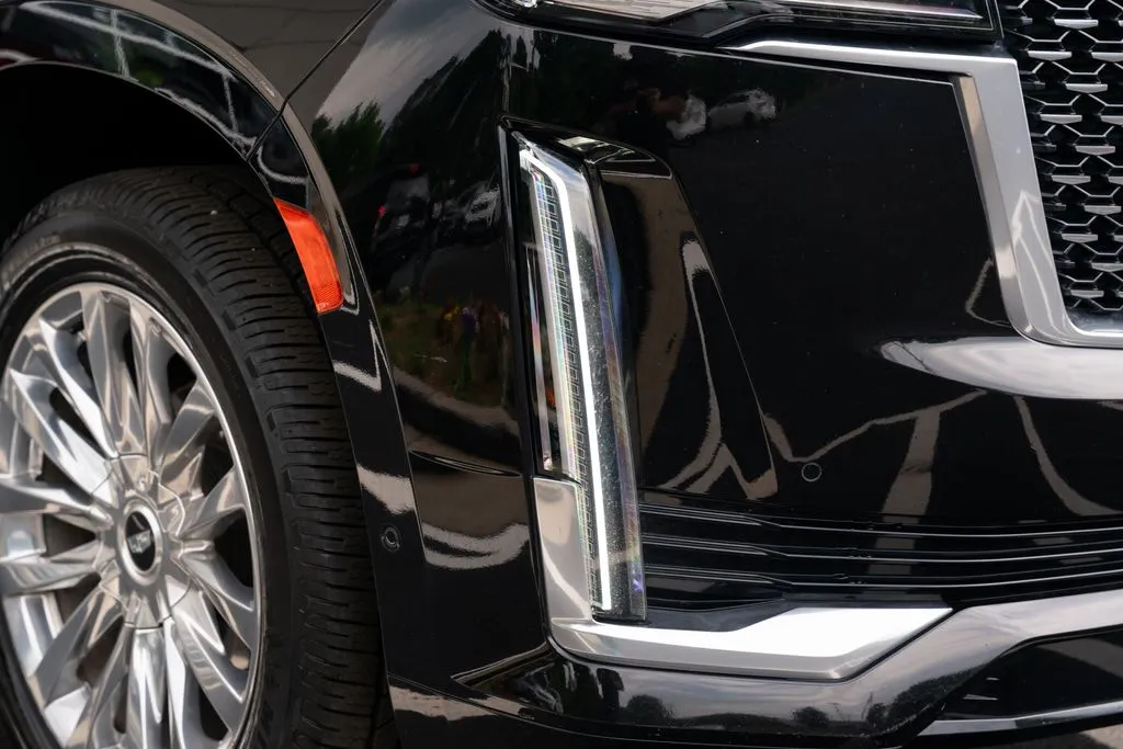 Cadillac Escalade ESV photo 9