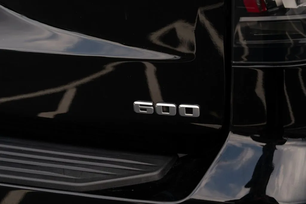 Cadillac Escalade ESV photo 13