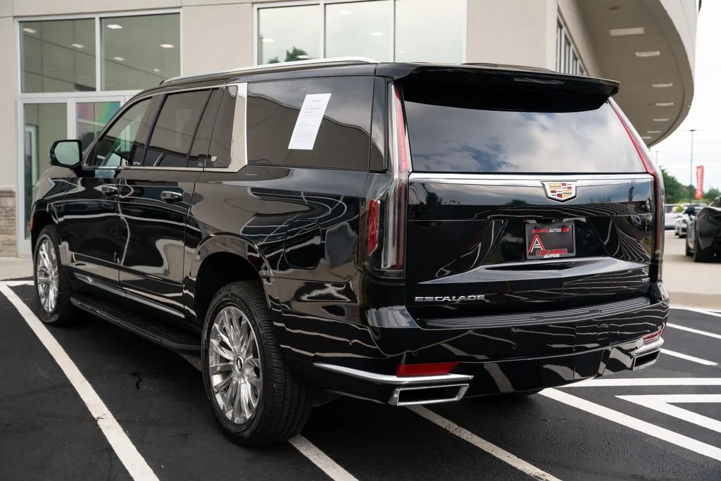 Cadillac Escalade ESV photo 17