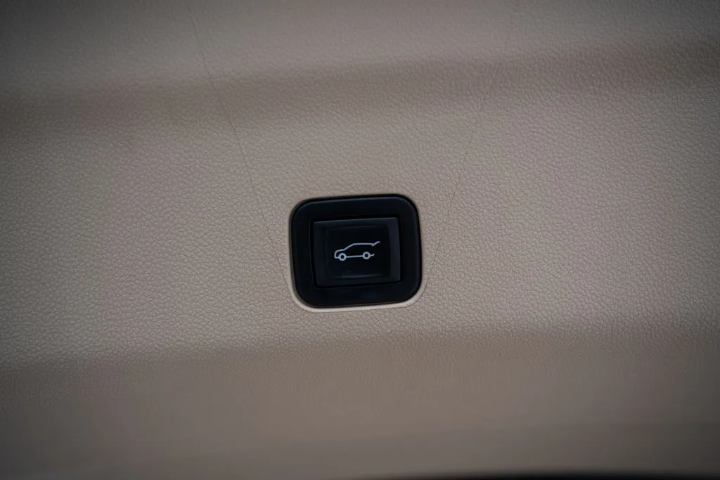 Cadillac Escalade ESV photo 52