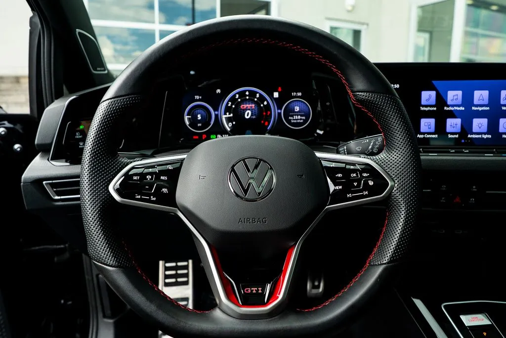 Volkswagen Golf GTI photo 22