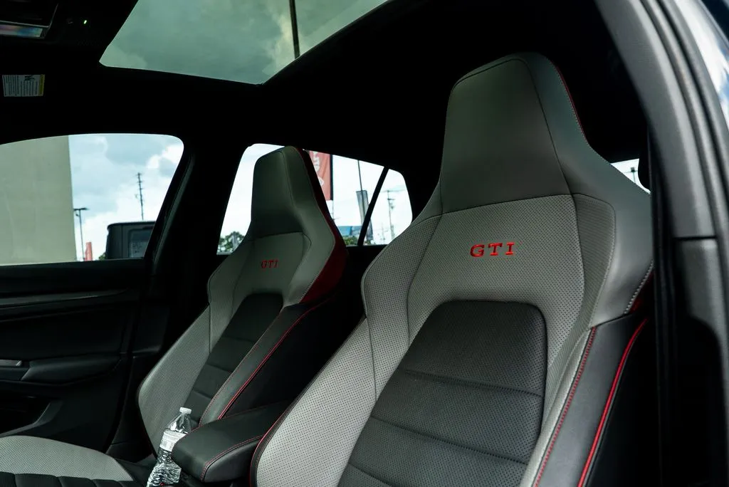 Volkswagen Golf GTI photo 19