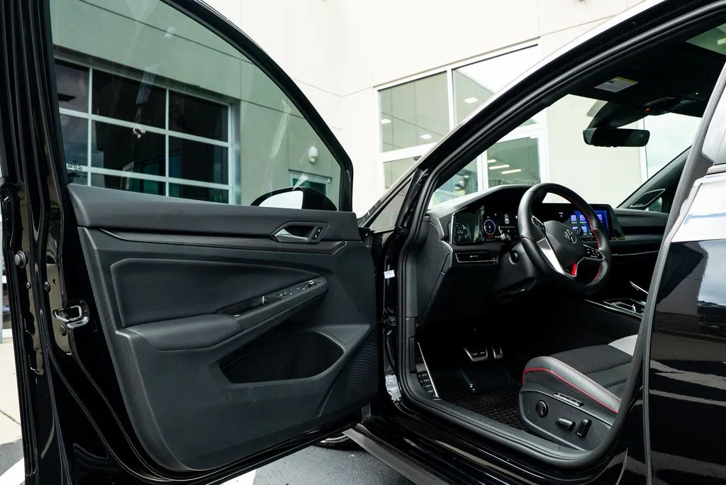Volkswagen Golf GTI photo 16