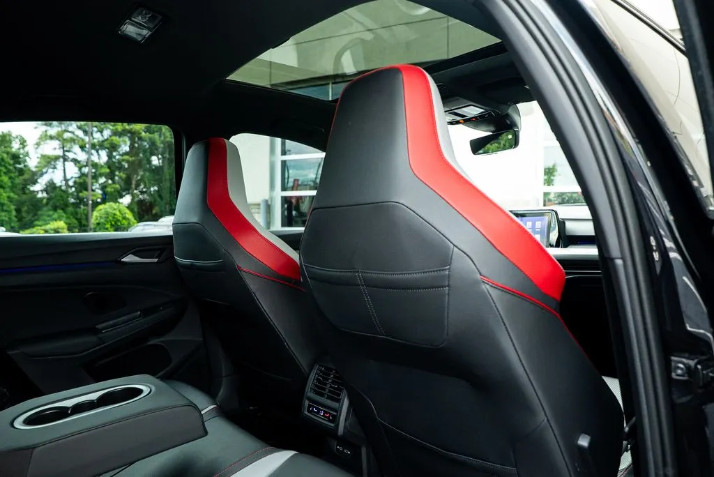 Volkswagen Golf GTI photo 34
