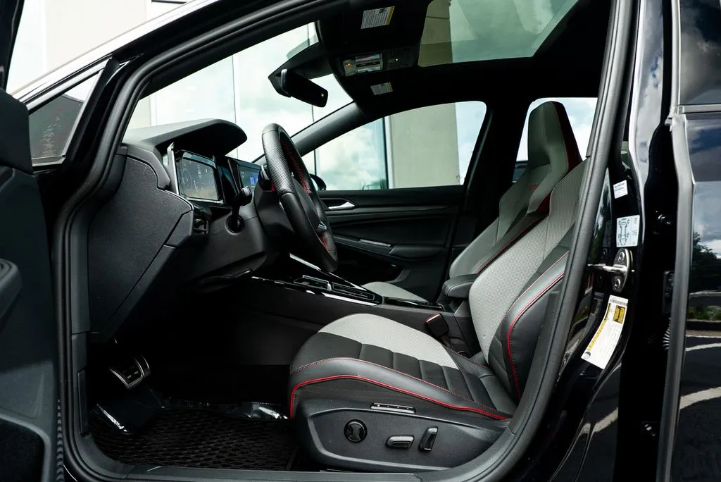 Volkswagen Golf GTI photo 18