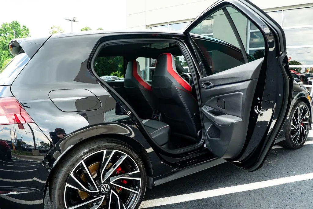 Volkswagen Golf GTI photo 37