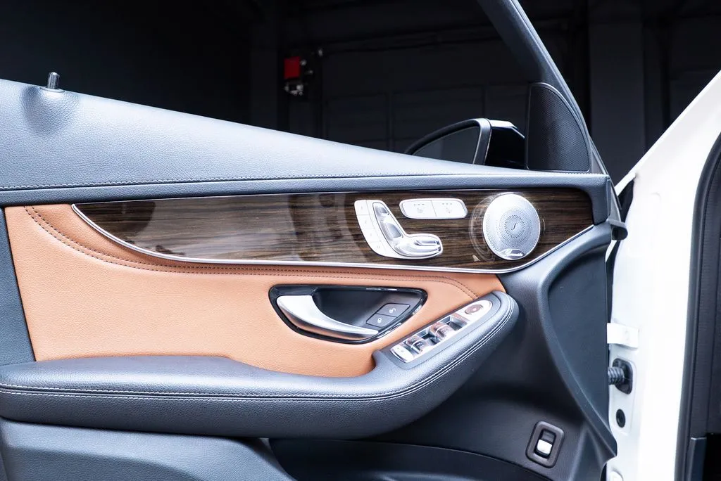Mercedes-Benz GLC photo 18