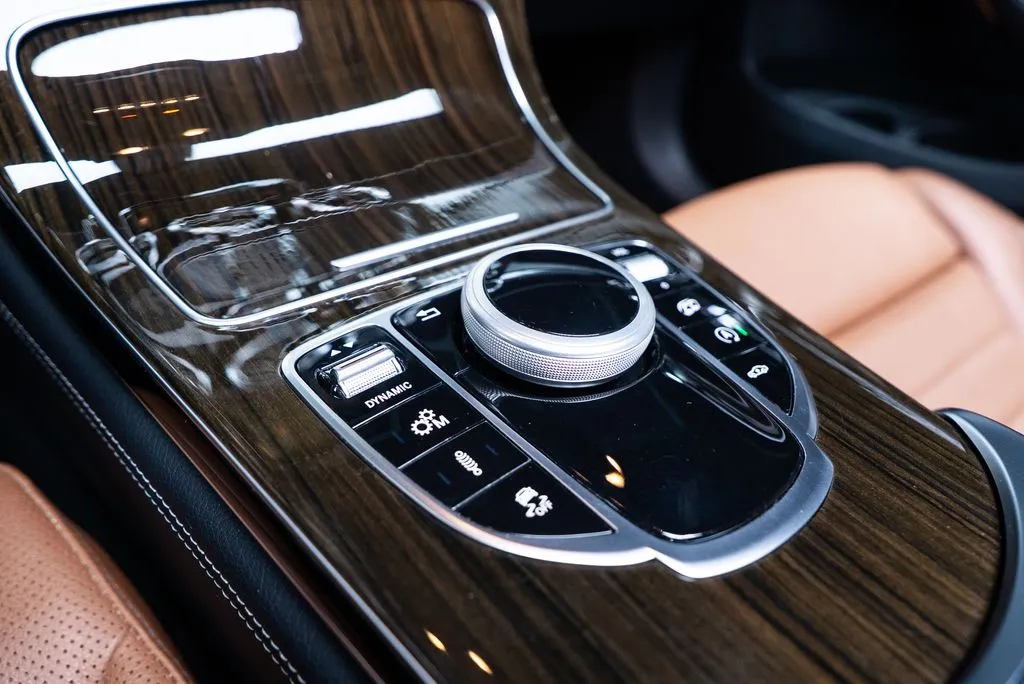 Mercedes-Benz GLC photo 30