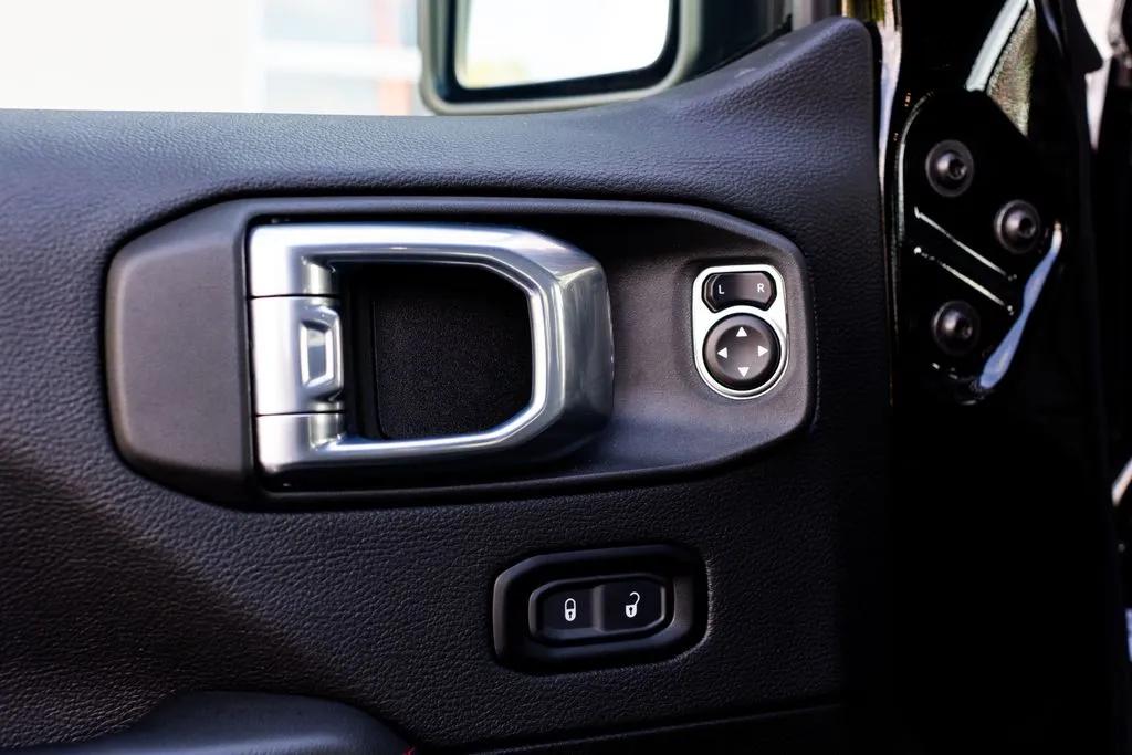 Jeep Wrangler photo 17