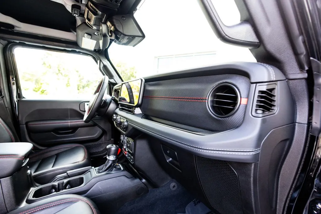 Jeep Wrangler photo 38