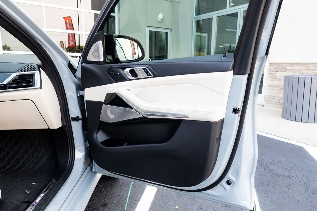 BMW X7 photo 43