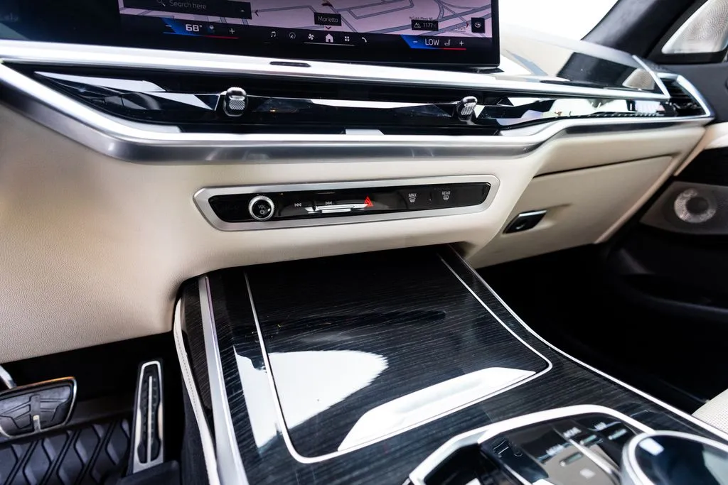 BMW X7 photo 32