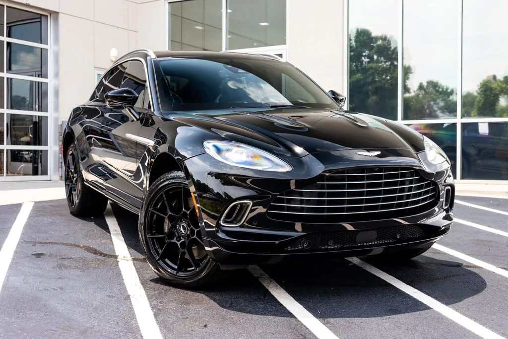 Aston Martin DBX photo 7