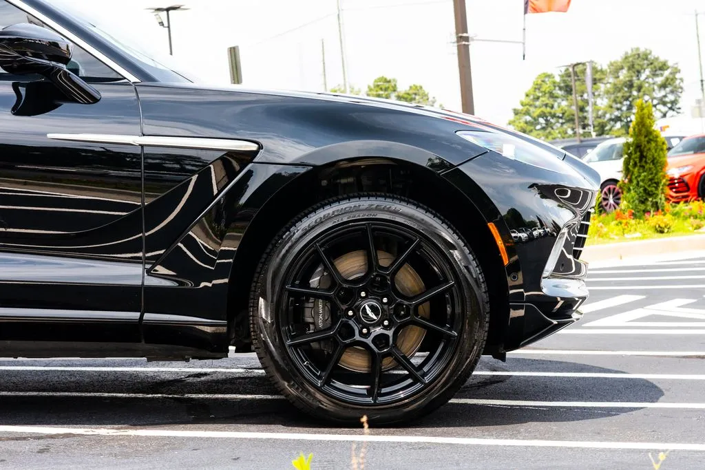 Aston Martin DBX photo 10