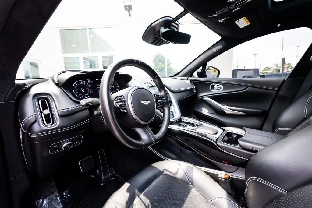 Aston Martin DBX photo 20