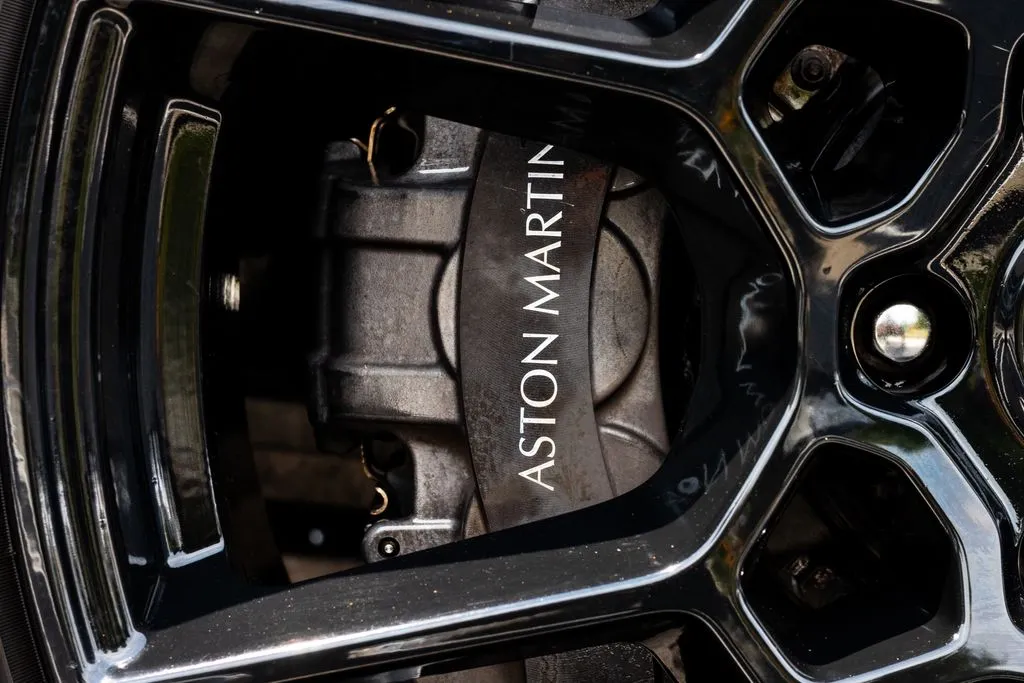Aston Martin DBX photo 11