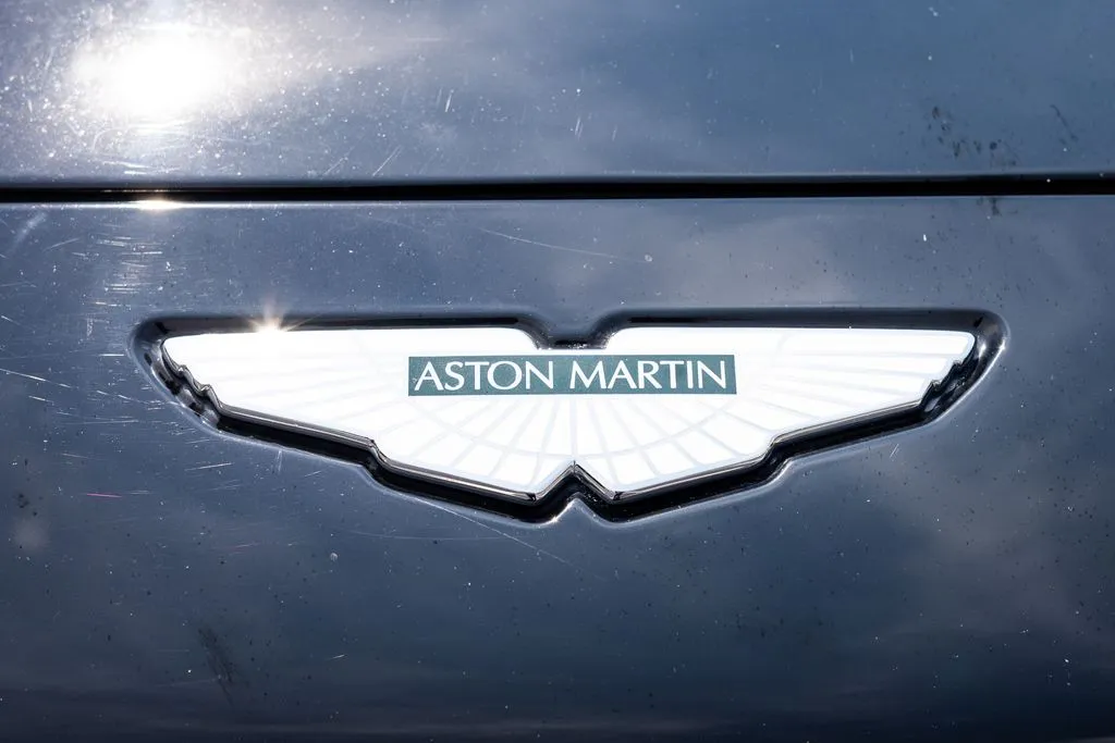 Aston Martin DBX photo 6