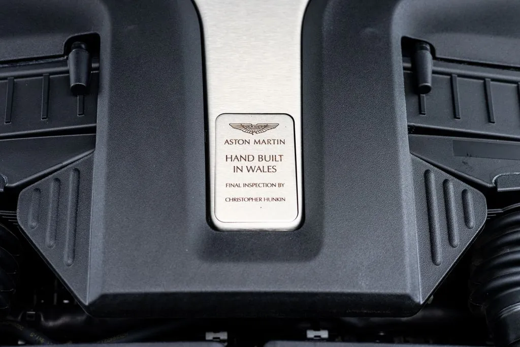 Aston Martin DBX photo 55